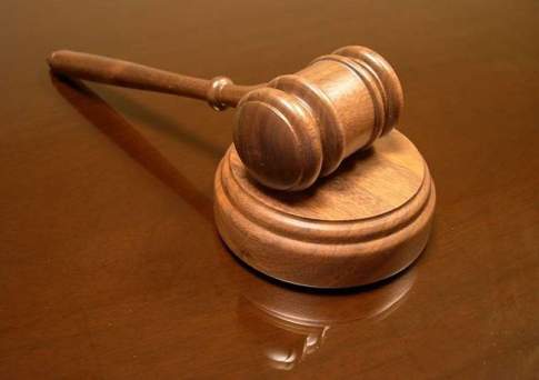 В Алматы начался процесс над экс-судьей, из-за неправомерного решения которого женщина совершила самосожжение