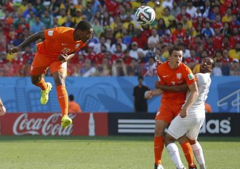 Голландия победила Чили и вышла в 1/8 финала чемпионата мира по футболу в Бразилии