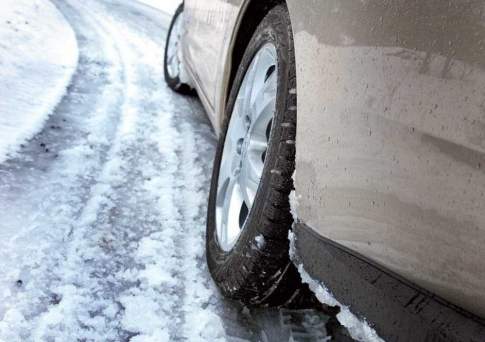 Из-за гололеда закрыты автодороги в трех областях Казахстана