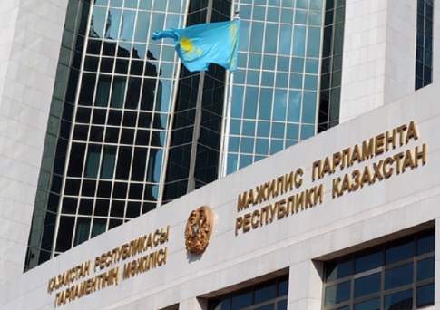  Мажилис одобрил в первом чтении проект закона о коллекторской деятельности