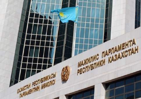 Мажилис одобрил в первом чтении поправки в законодательство по вопросам рекламы