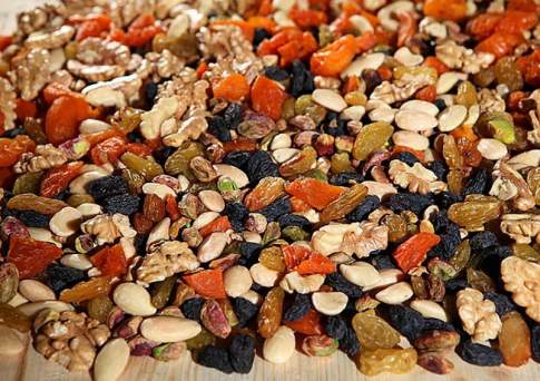 Казахстан вернул Кыргызстану почти 70 тонн хурмы и сухофруктов из-за нарушений в области карантина растений