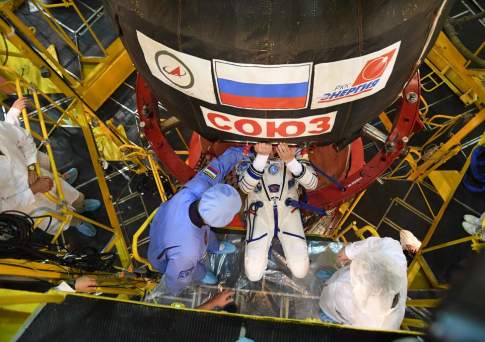 Госкомиссия утвердила основной экипаж корабля «Союз МС-11»