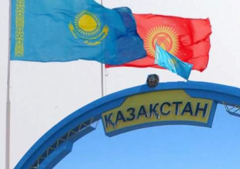 Кыргызстан просит своих граждан воздержаться от поездок в Казахстан