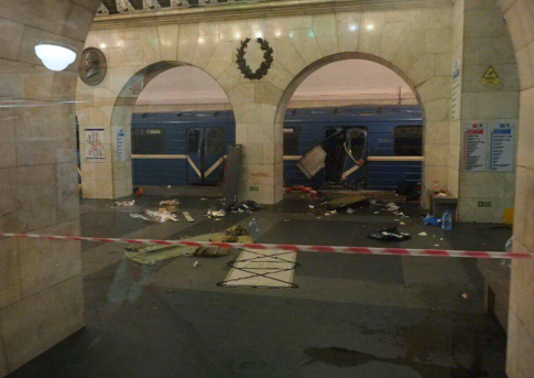 На станции метрополитена в Санкт-Петербурге произошёл взрыв