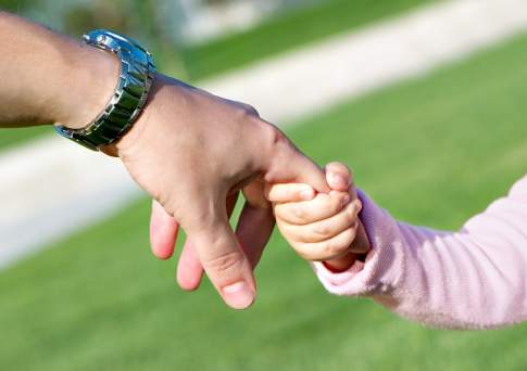 Тысяча родителей в Казахстане ежегодно лишаются прав на воспитание детей