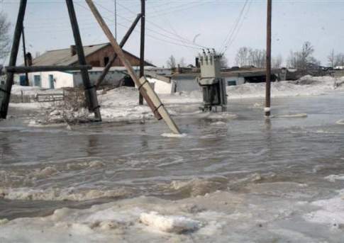 Еще в один район Семея и в п. Бобровка в ВКО пришла «большая вода»; 75 человек эвакуировано