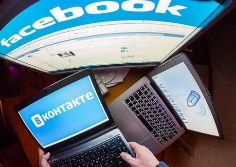 Фотографии казахстанских госслужащих эротического содержания и с оружием в руках нашли в соцсетях