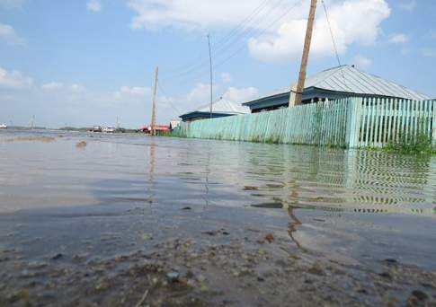В Алматинской области из-за сильных дождей подтоплены десятки дворовых территорий и жилые дома