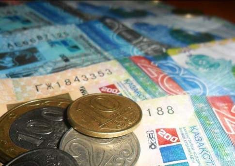 Среднемесячная реальная зарплата в Казахстане во II квартале сократилась на 2,9%