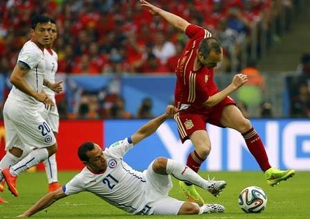 Сборная Испании досрочно лишилась шансов на выход в плей-офф чемпионата мира в Бразилии