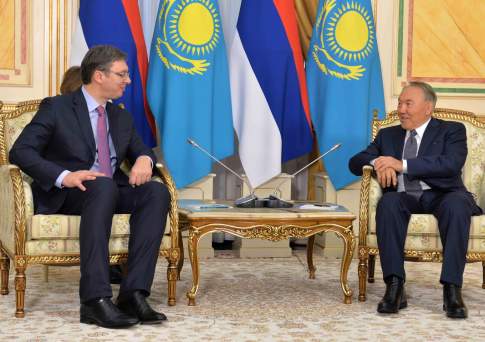 Назарбаев поздравил Александра Вучича с избранием на пост президента Сербии