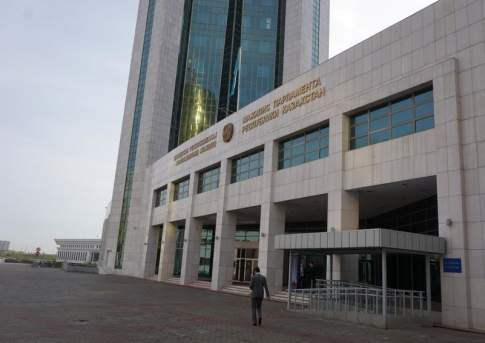 Запрещающий иностранцам брать в аренду земли в Казахстане законопроект одобрили в мажилисе