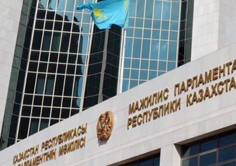 Мажилис одобрил в первом чтении законопроект о валютном регулировании и валютном контроле