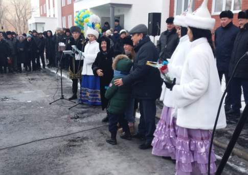 В Павлодаре к Дню Первого президента получили ключи от квартир 215 новоселов