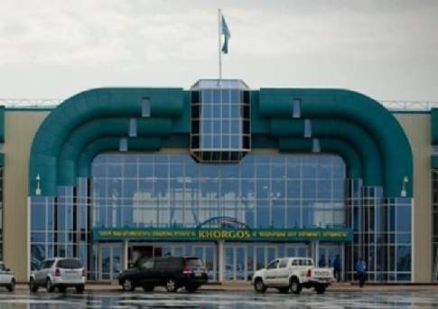 Четверть тонны черной икры пыталась пронести казахстанка из Китая через «Хоргос»