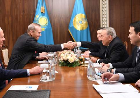 Назарбаев поздравил исполнительного директора Chevron со вступлением в должность