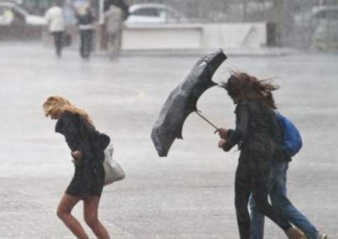 Штормовое предупреждение объявлено в Кызылординской и Мангистауской областях из-за сильного ветра и пыльной бури