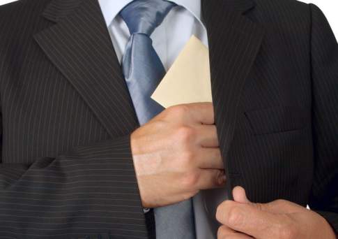 По подозрению в получении взятки арестован экс-замакима Талдыкоргана