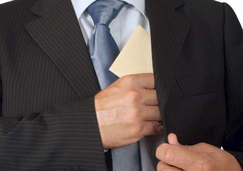 По подозрению в системном взяточничестве арестован первый замглавы ДВД на транспорте МВД РК