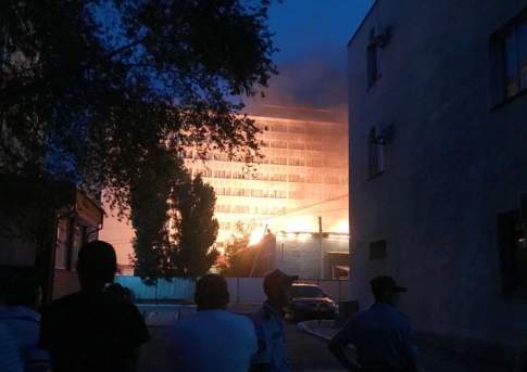 3,5 тыс. кв.м составила площадь пожара в гостинице и ресторане в Атырау