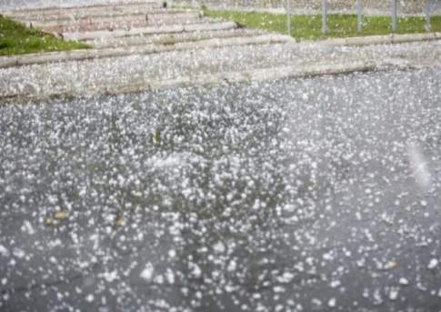 Штормовое предупреждение объявлено в Западном Казахстане из-за возможного града и сильного ветра