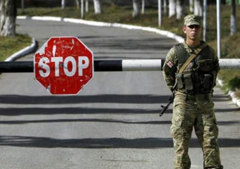 На кыргызско-узбекской границе временно ограничен пропуск граждан