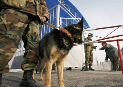 На границах Кыргызстана с Казахстаном и третьими странами будет установлен тройной контроль