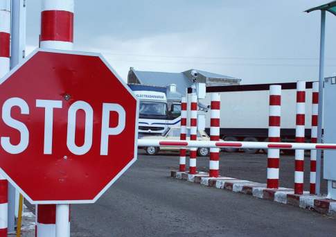 Казахстан снял временные ограничения на ввоз и реализацию в отношении крупного производителя кондитерских изделий Кыргызстана