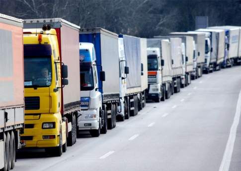 На казахстанских автодорогах введены временные ограничения для тяжеловесного транспорта