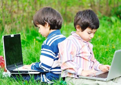 Мажилис одобрил законопроект о защите детей от вредной информации в интернете