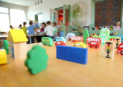 По воспитателю детсада, которая душила плачущего ребенка в Темиртау, начато досудебное расследование