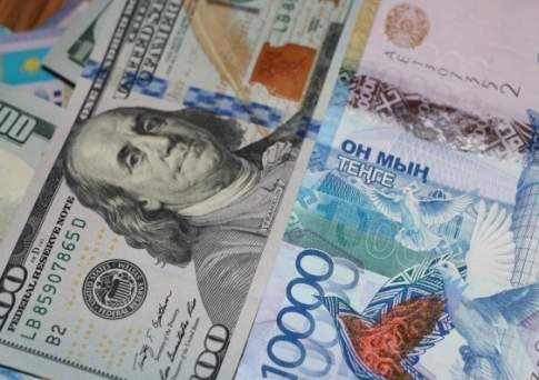 Курс продажи доллара в обменниках Астаны и Шымкента составил 374 тенге, Алматы – 374,5 тенге