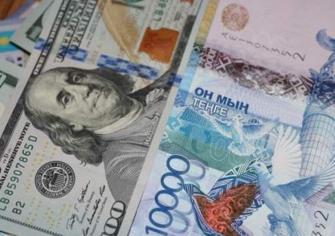 Курс продажи доллара в пунктах обмена валют Астаны, Алматы и Шымкента понизился до 369,6 тенге
