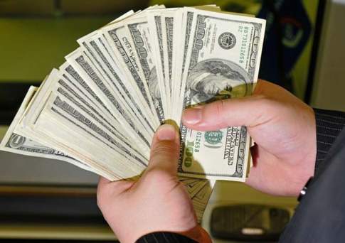 Владелец обменного пункта в Алматы обвиняется в мошенничестве на сумму около 1 млн долларов