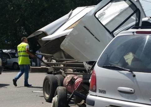 Четыре автомобиля стали участниками крупной аварии в Алматы (видео)