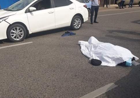 Перебегавшего дорогу в неположенном месте пенсионера сбили насмерть в Алматы 