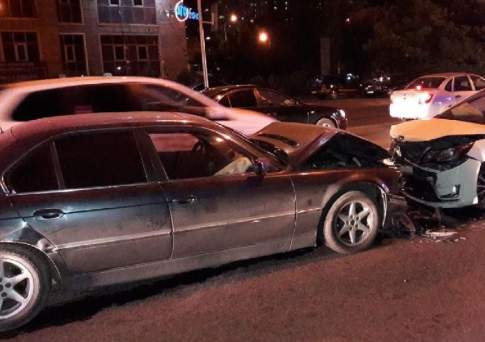 В Алматы женщина-водитель совершила ДТП, перепутав педали газа и тормоза; пострадали 4 человека