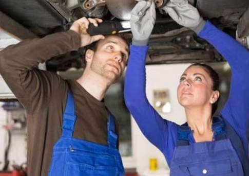 Почти 100 профессий хотят исключить из списка «неженских» в Казахстане