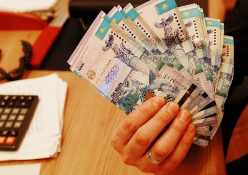 Среднемесячная зарплата в Казахстане во II квартале составила 162 751 тенге