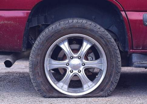 Задержан второй подозреваемый в проколе колес около 50 автомобилей в Балхаше