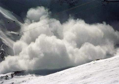  Алматинцев просят отказаться от походов в горы из-за профилактического спуска снежных лавин