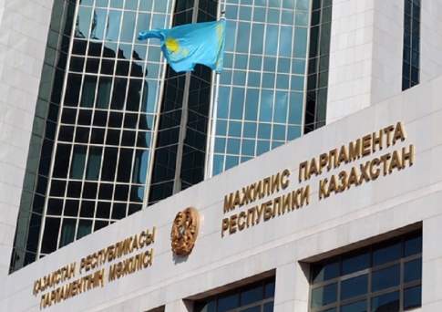 Мажилисмены почтили минутой молчания память мирных граждан, погибших в Актобе