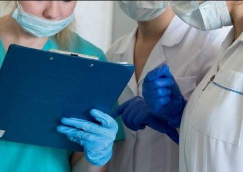 Выпускников медвузов предлагают обязать проходить отработку в регионах Казахстана