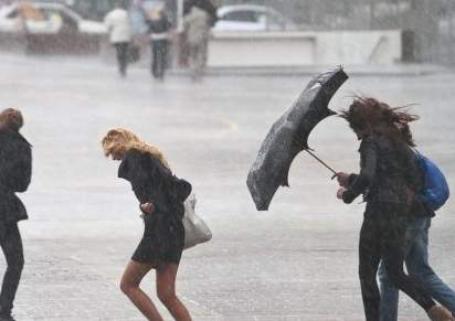 В ЮКО и Костанайской области объявлено штормовое предупреждение из-за грозы и сильного ветра