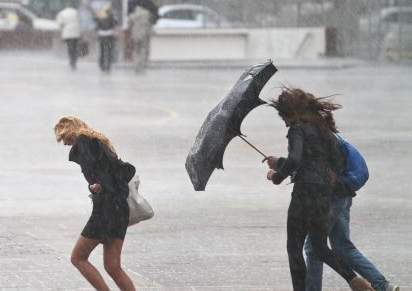 Штормовое предупреждение объявлено в Астане и семи регионах Казахстана