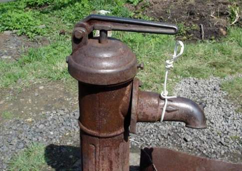 Власти Астаны обеспокоены использованием питьевой воды для мытья машин и полива газонов