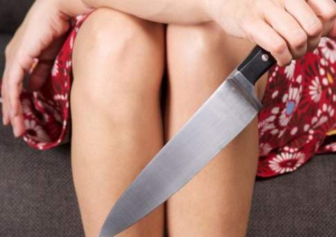 В Костанае женщина ударила ножом 13-летнюю дочь