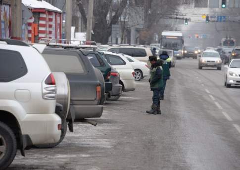 В Алматы планируют повысить стоимость платных парковок