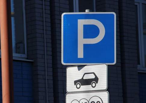 За месяц предупреждать о новых платных парковках обещают автолюбителей в Астане